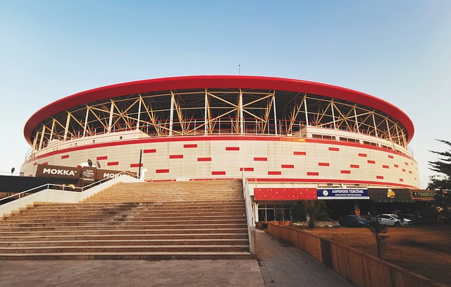 欧冠唯一0分球队，阿贾克斯首次遭遇欧战8连败