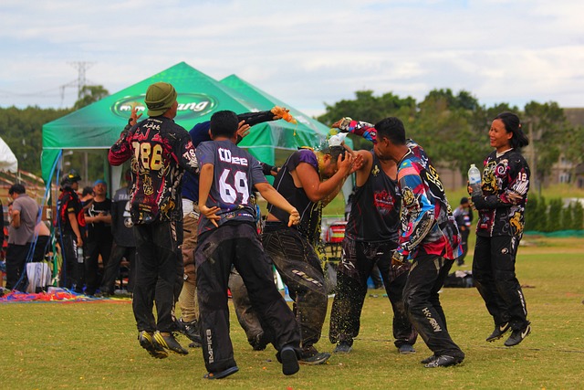 特朗普获国际足联首届和平奖，美国队实力最强，称梅西与C罗相当，展现其对足球的热爱与支持。