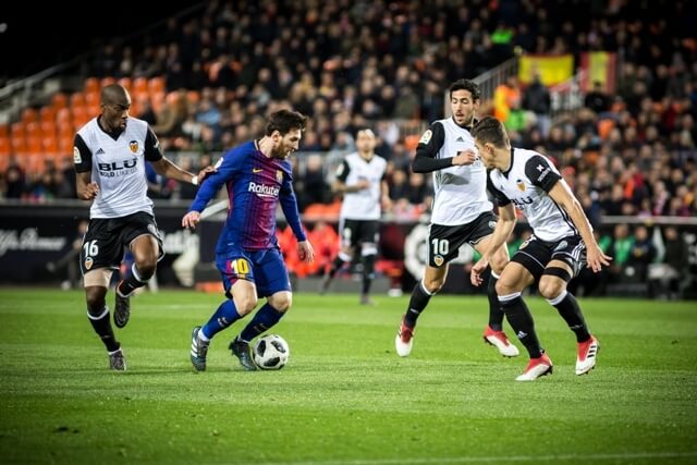 图卢兹加纳国脚阿布-弗朗西斯友谊赛重伤，法甲官方送上祝福